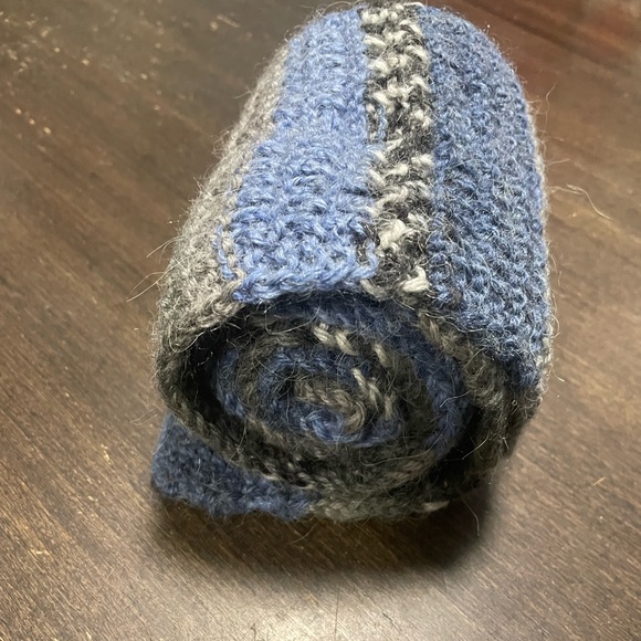 Hand-Knit Scarf (80% Acrylic, 20% Alpaca) - Picture 5 of 9
